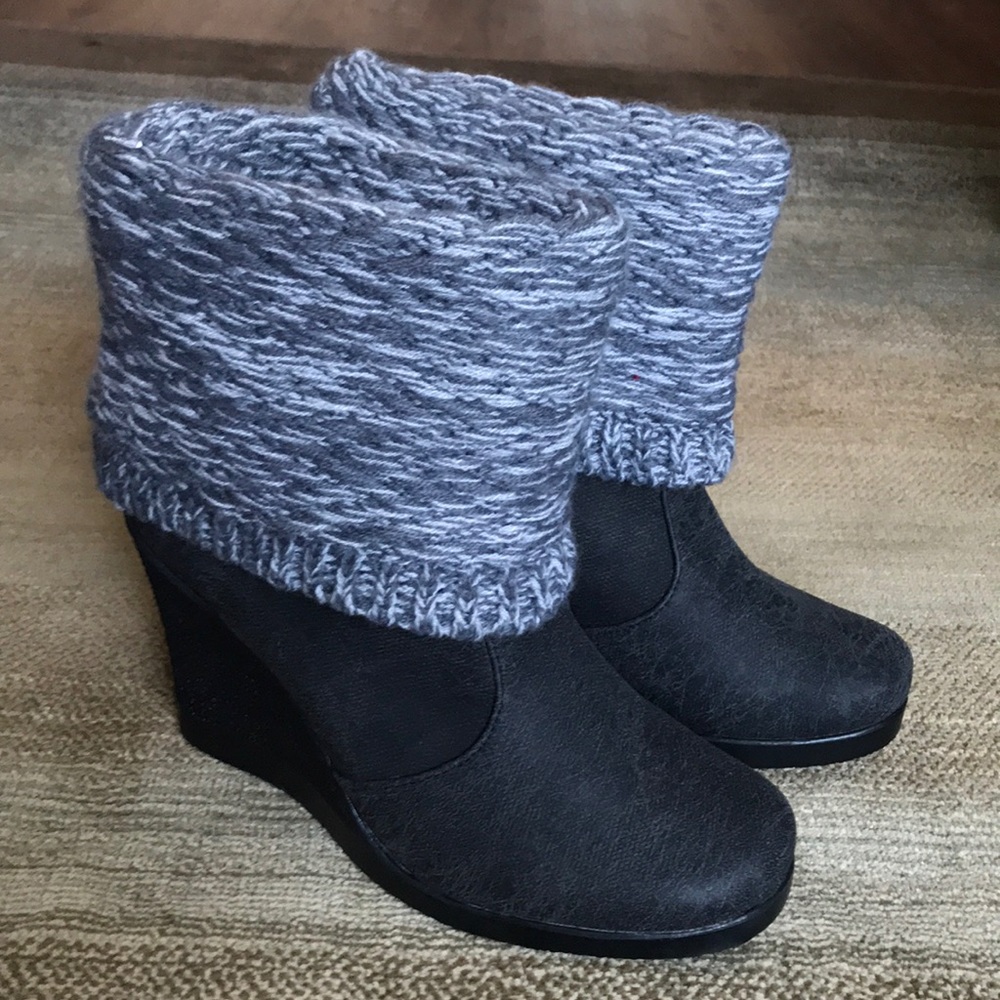 Grey knit and water resistant wedge boots